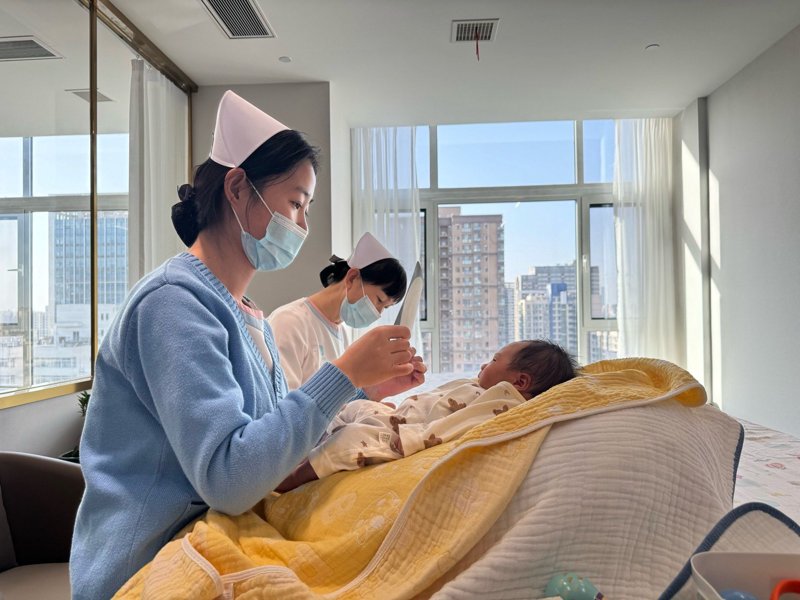 月嫂专业服务，打造母婴健康生活环境